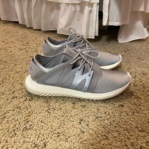 Silver adidas tubular viral tennis shoe
